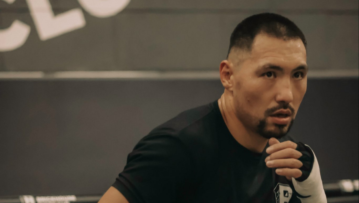 Официально объявлен бой Алимханулы за три чемпионских титула