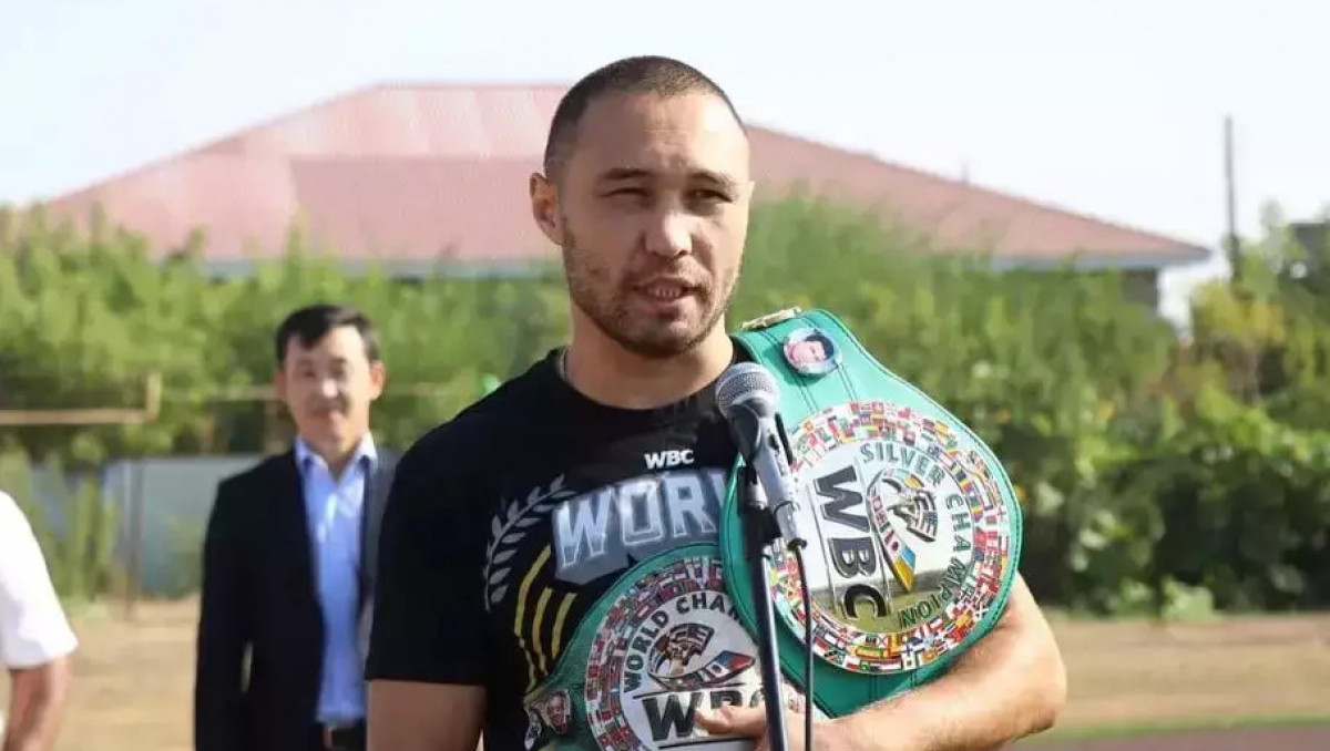 Разгромом с нокдауном обернулся бой экс-чемпиона мира из Казахстана