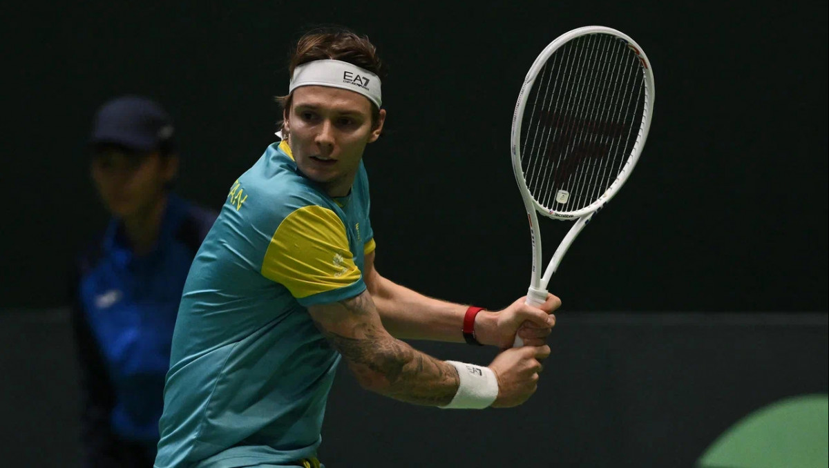 Александр Бублик сломал ракетку в матче за выход в финал