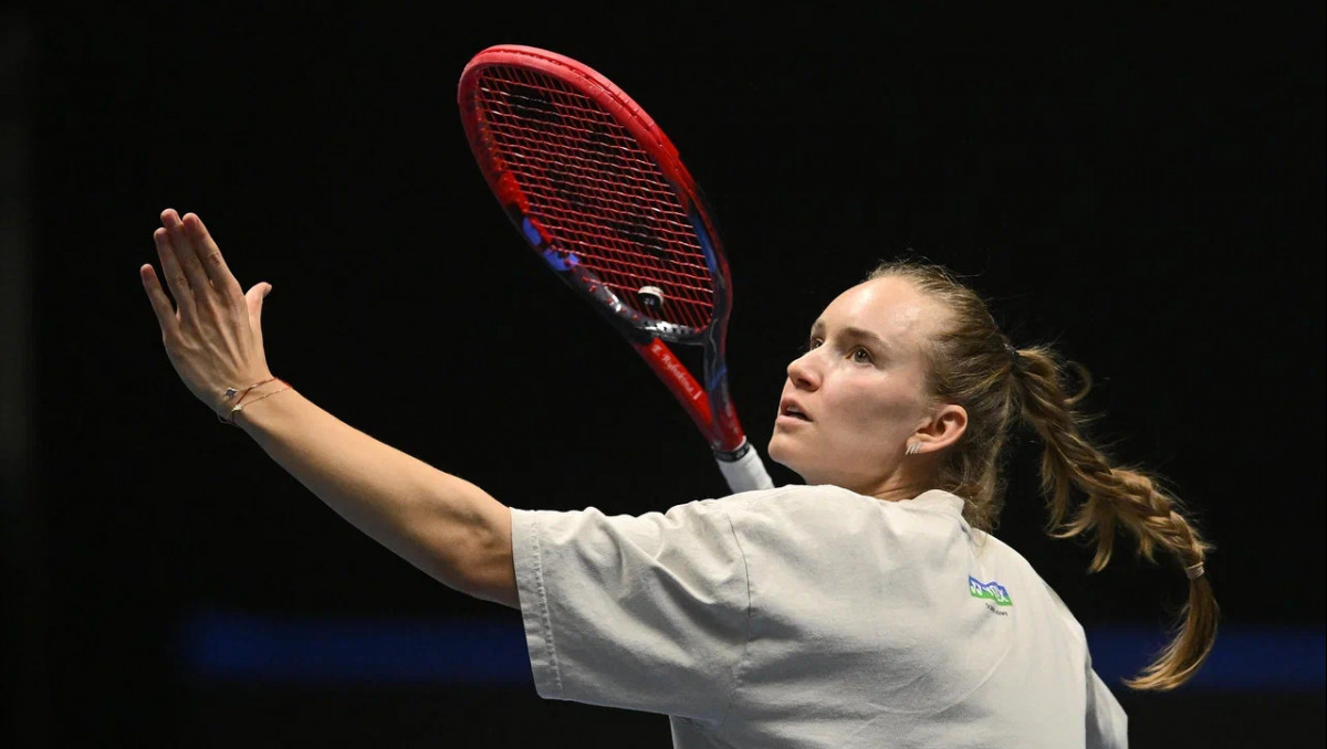 Рыбакина сотворила сенсацию: разгромила Швёнтек и вошла в историю WTA
