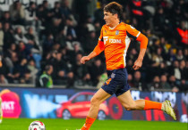 Элдор Шомуродов в Турции. Фото: ФК "Истанбул Башакшехир"©