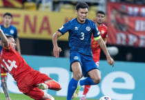 Нуралы Алип в матче Северная Македония - Казахстан. Фото: КФФ©