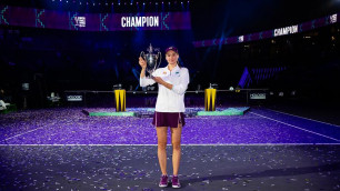 Елена Рыбакина с титулом WTA Finals. Фото: Jimmie48©