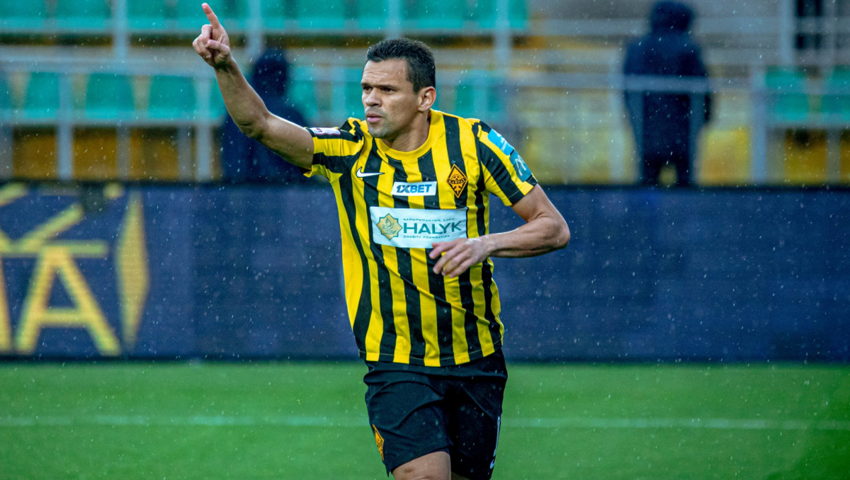 "Кайрат" отказал лидеру и расстался с ним