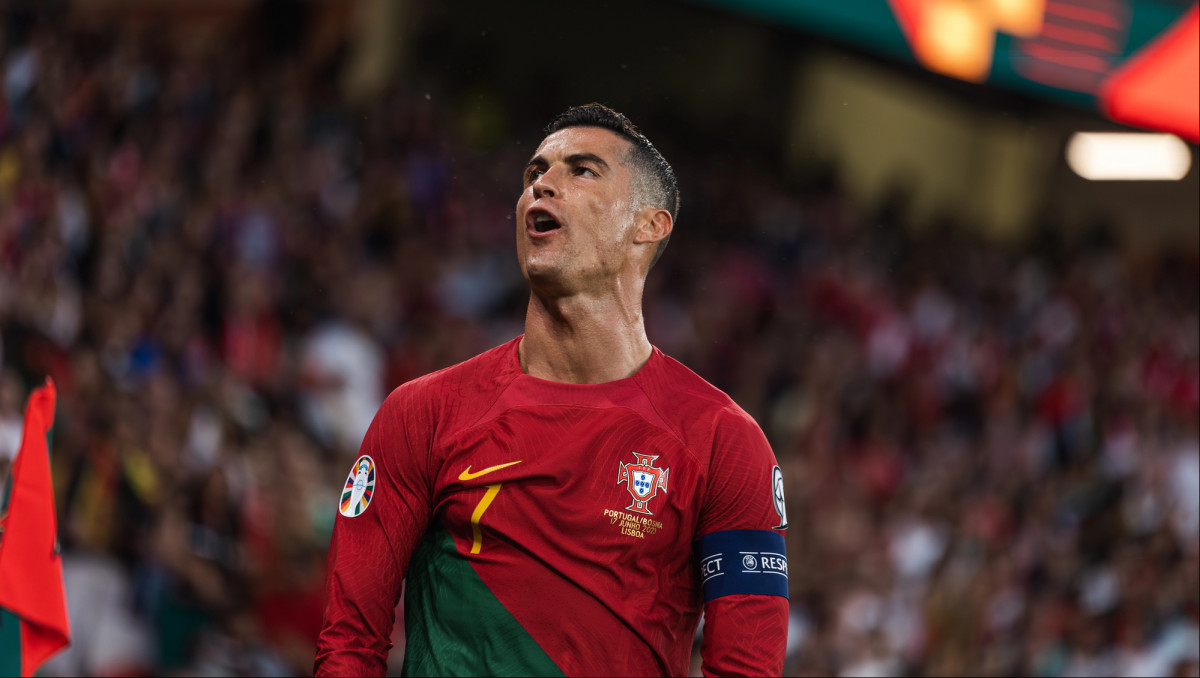 Роналду вслед за Месси вернулся в Европу: известна цель португальца