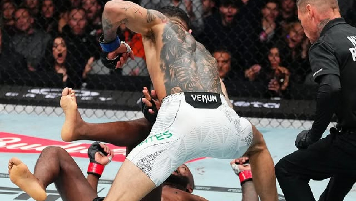 Экс-чемпион UFC в весе Рахмонова улетел в нокаут во втором раунде