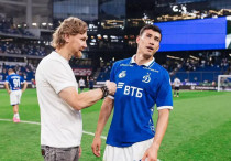 Валерий Карпин и Бахтиер Зайнутдинов. Фото: fcdynamo.ru©