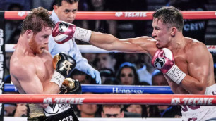 Геннадий Головкин (справа) в бою против Сауля Альвареса. ©Vesti.kz/Турар Казангапов