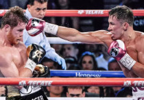 Геннадий Головкин (справа) в бою против Сауля Альвареса. ©Vesti.kz/Турар Казангапов