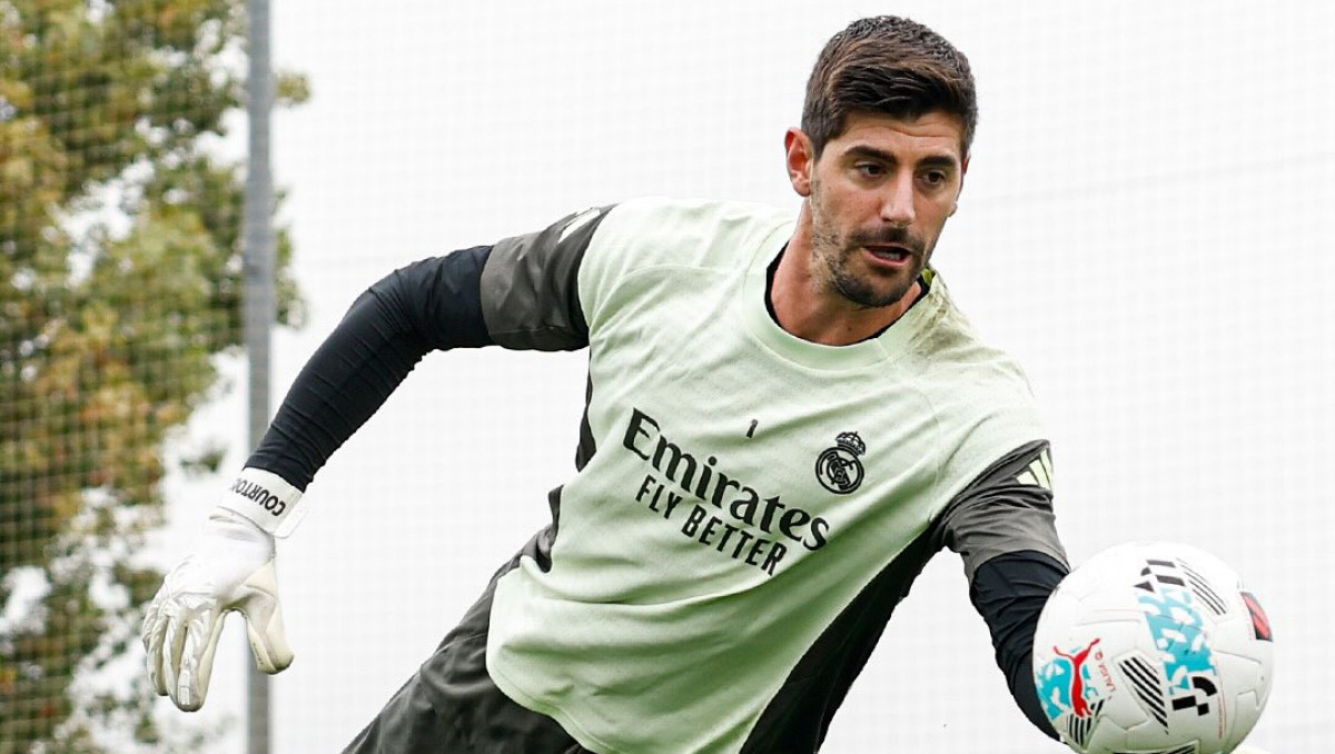 "Реалу" предложили 9 миллиардов за сменщика Куртуа: его хочет топ-клуб АПЛ