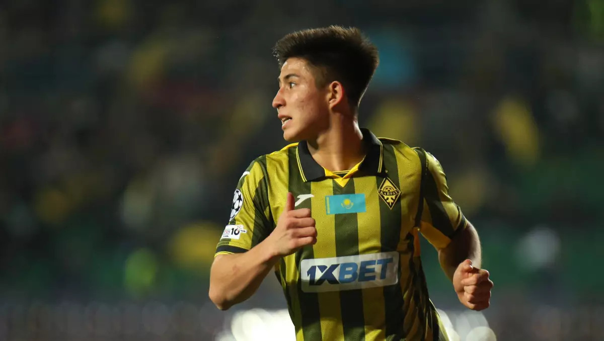 Кто талантливее? Дастана Сатпаева сравнили с Абдукодиром Хусановым