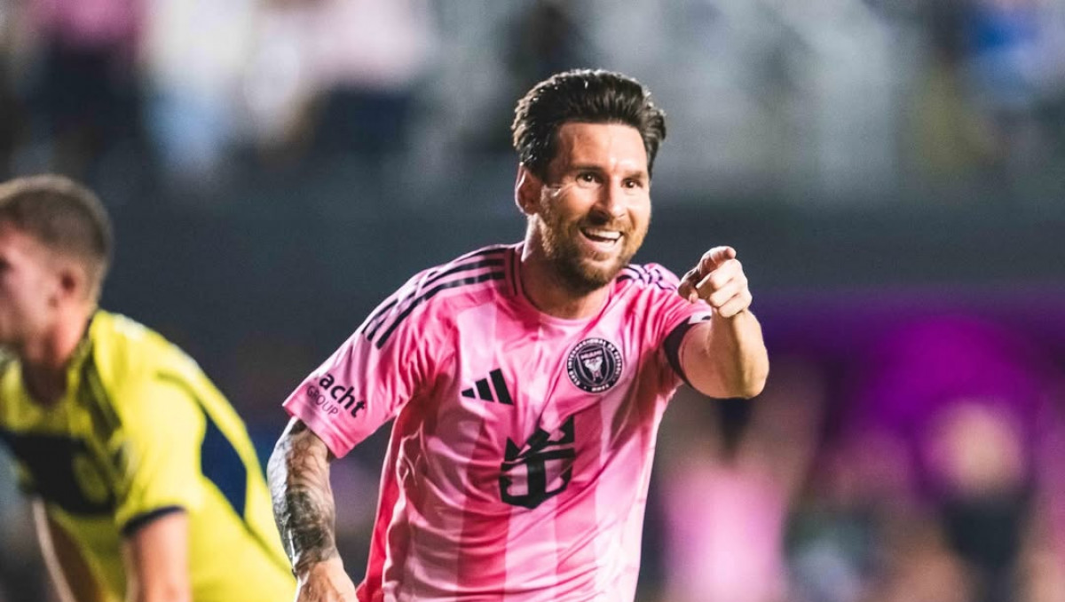 Месси уделал легенду футбола с Роналду и вошёл в историю