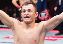 Бекзат Алмахан в UFC. Фото: IG/ufceurasia©
