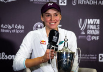 Елена Рыбакина после победы на WTA Finals - 2025. Фото: IG/lenarybakina©