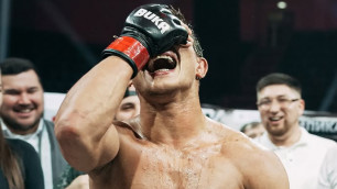 Тимур Серикулы с поясом чемпиона. Фото: NAIZA©