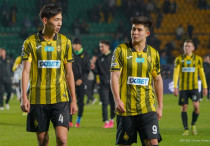 Дамир Касабулат (справа) и Дастан Сатпаев в "Кайрате". ©Vesti.kz/Болат Айтмолда