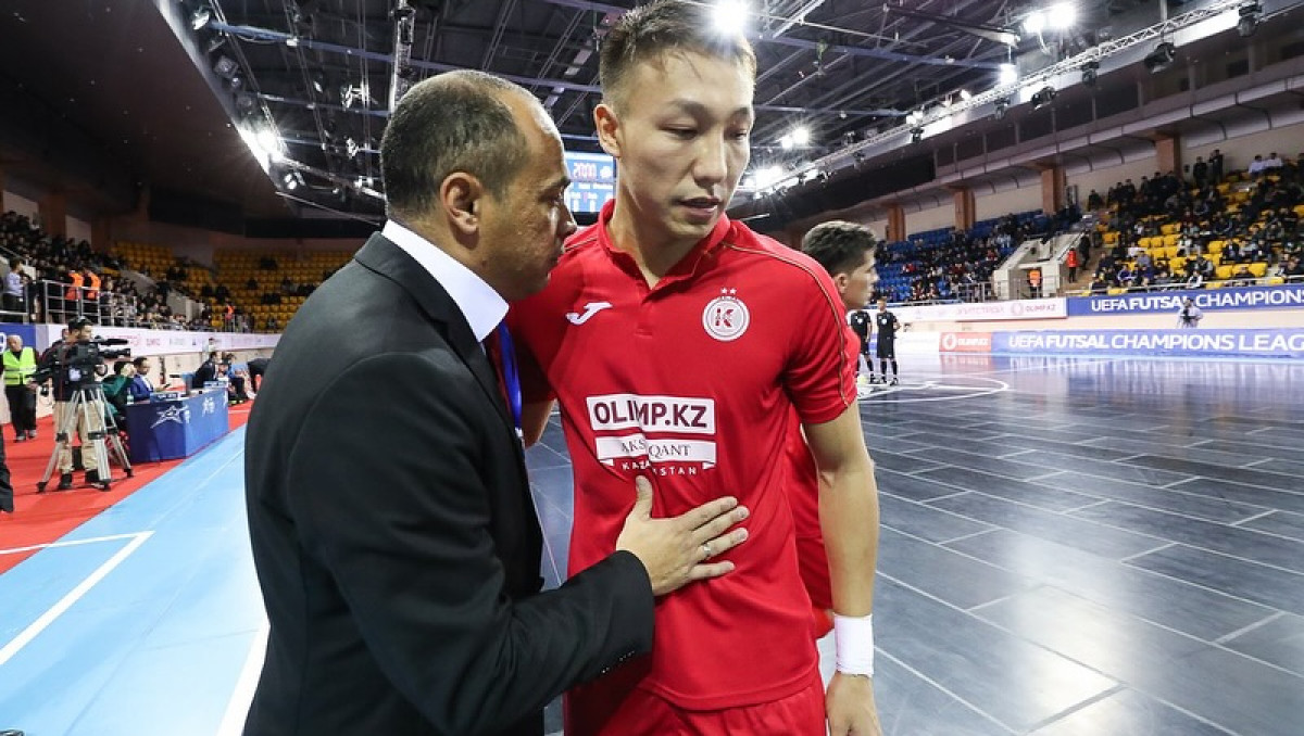 Лидер сборной Казахстана высказался об уходе Кака и кандидатуре нового тренера