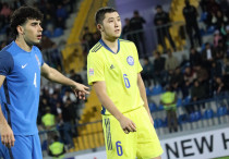 Абылайхан Жумабек в матче Азербайджан - Казахстан. Фото: КФФ©