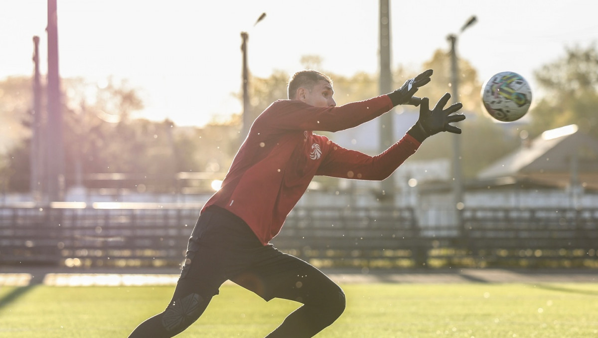 Клуб КПЛ объявил решение по казахстанскому вратарю