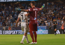 Александр Заруцкий празднует победу в серии пенальти против "Слована". Фото: ФК "Кайрат"/Арман Джаксыгулов©