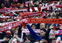 Фанаты "Олимпиакоса". Фото: ФК "Олимпиакос"©