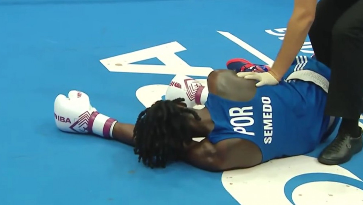 Жёсткий нокаут потряс ЧМ по боксу в весе казахстанца