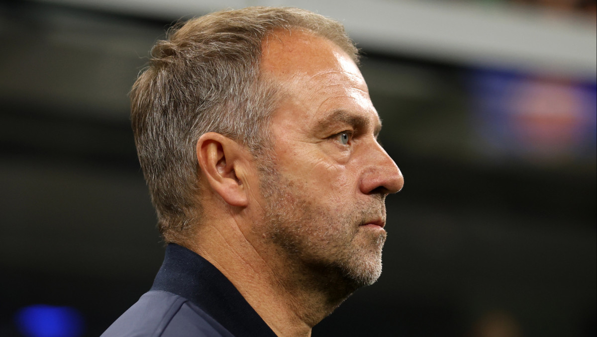 Флик выставил на трансфер трёх звёзд "Барселоны": названы имена