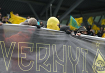 Фанаты "Кайрата" на матче с "Олимпиакосом". Фото: Vesti.kz/Маржан Куандыкова©