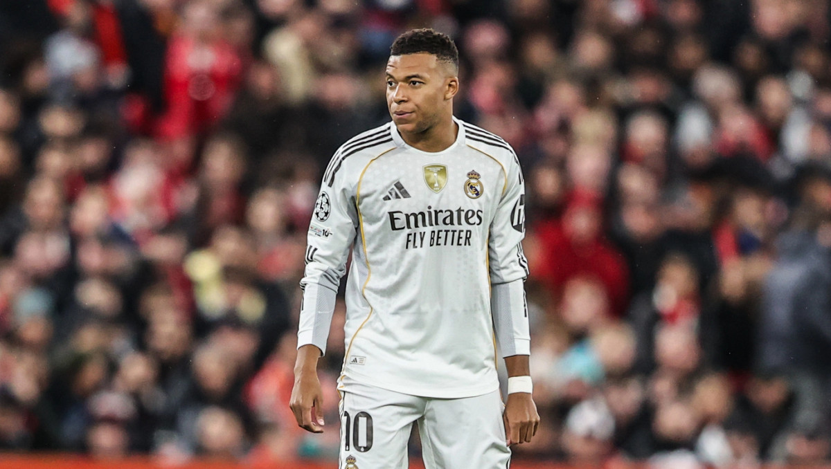 "Делать это не в одиночку". Бензема вступился за Мбаппе