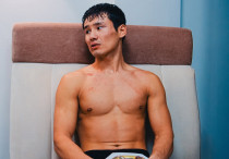 Еркебулан Токтар с поясом BMF OCTAGON. Фото: IG/erkebulan_toktar©