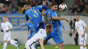 Иван Ордец (справа) в матче Украина - Словакия. Фото: zn.ua©