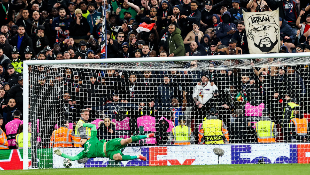 ФИФА объявила имя лучшего вратаря 2025 года: он обошёл звёзд "Реала" и "Барсы"