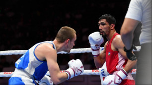 Абдумалик Халоков в бою против Всеволода Шумкова в финале ЧМ-2025 по боксу. ©Федерация бокса Узбекистана