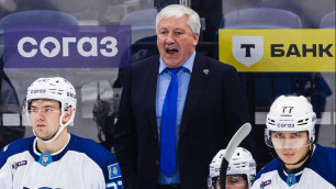 Михаил Кравец (по центру). ©ХК "Барыс"