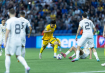 Дастан Сатпаев в матче Казахстан - Северная Македония. Фото: КФФ©