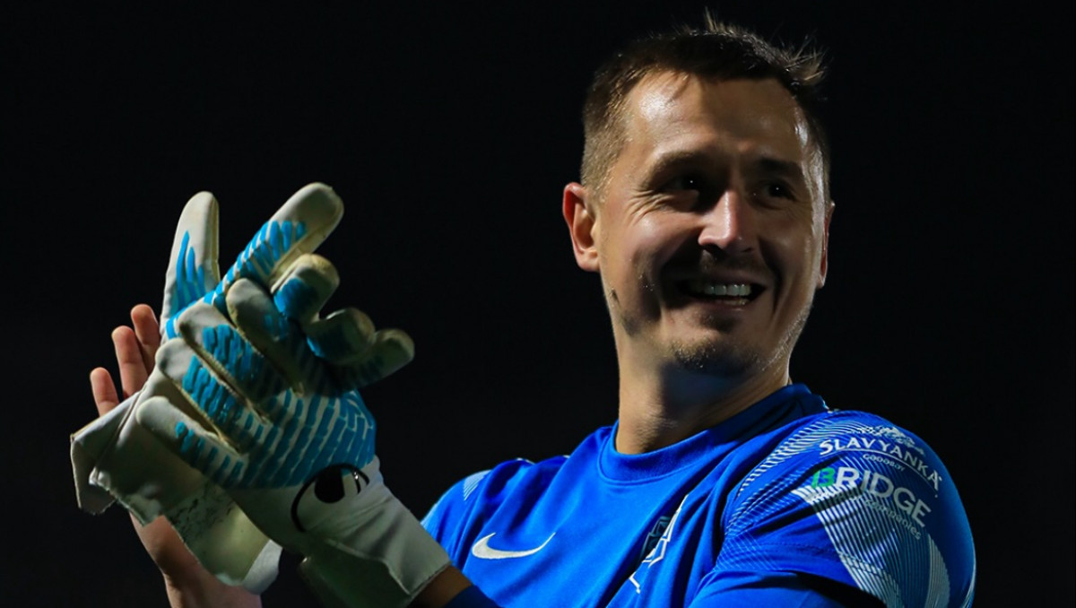 Зарубежный клуб принял решение по вратарю сборной Казахстана после сенсации