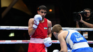 Абдумалик Халоков (справа) в бою против Всеволода Шумкова в финале ЧМ-2025 по боксу. ©Федерация бокса Узбекистана