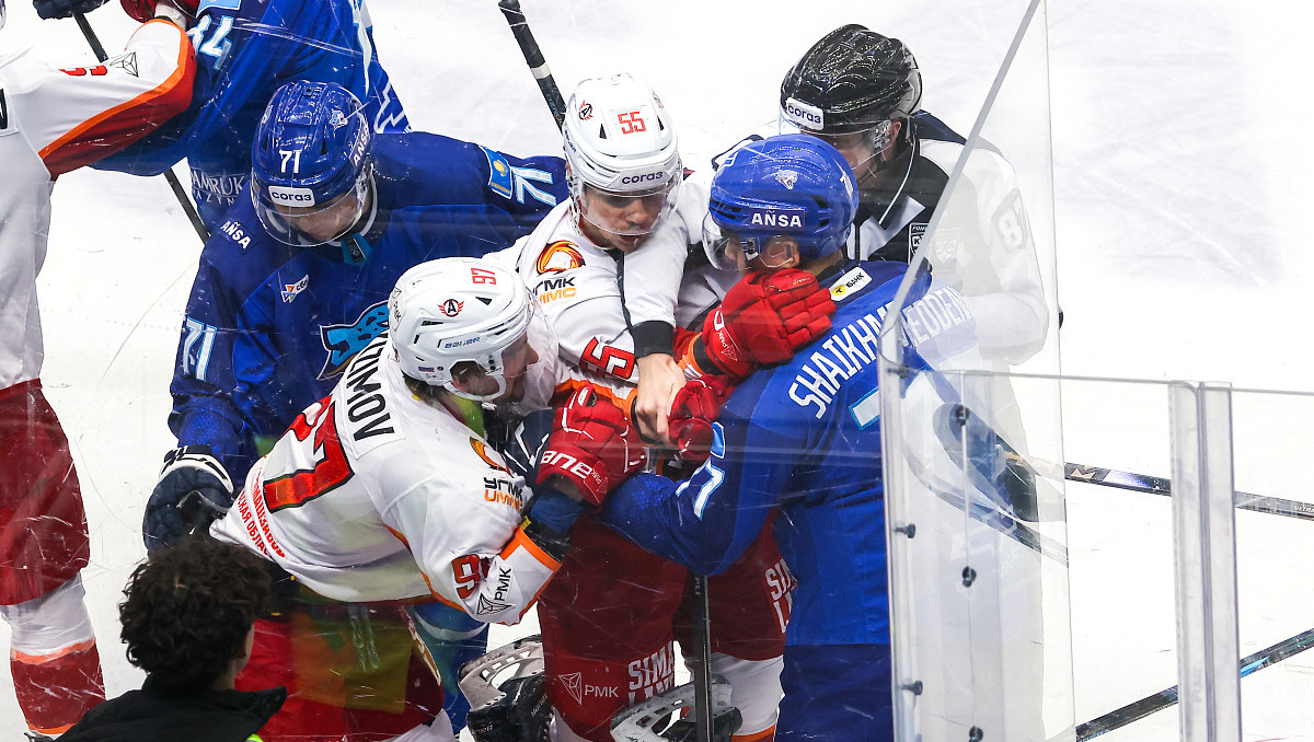 Камбэком завершился домашний матч "Барыса" в КХЛ