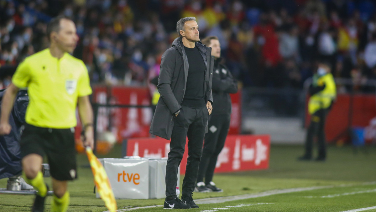 Луис Энрике отказался стать самым дорогим тренером мира