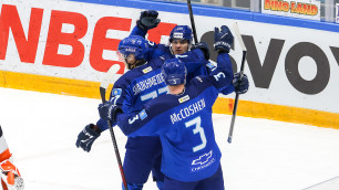 Хоккеисты "Барыса" после заброшенной шайбы. Фото: ХК "Барыс"©