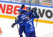 Хоккеисты "Барыса" после заброшенной шайбы. Фото: ХК "Барыс"©