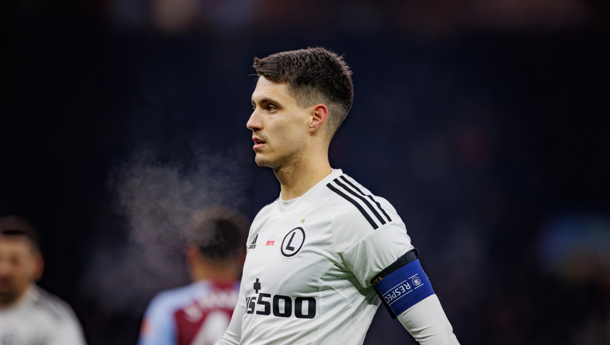 Экс-игрок АПЛ начал переговоры с казахстанским клубом