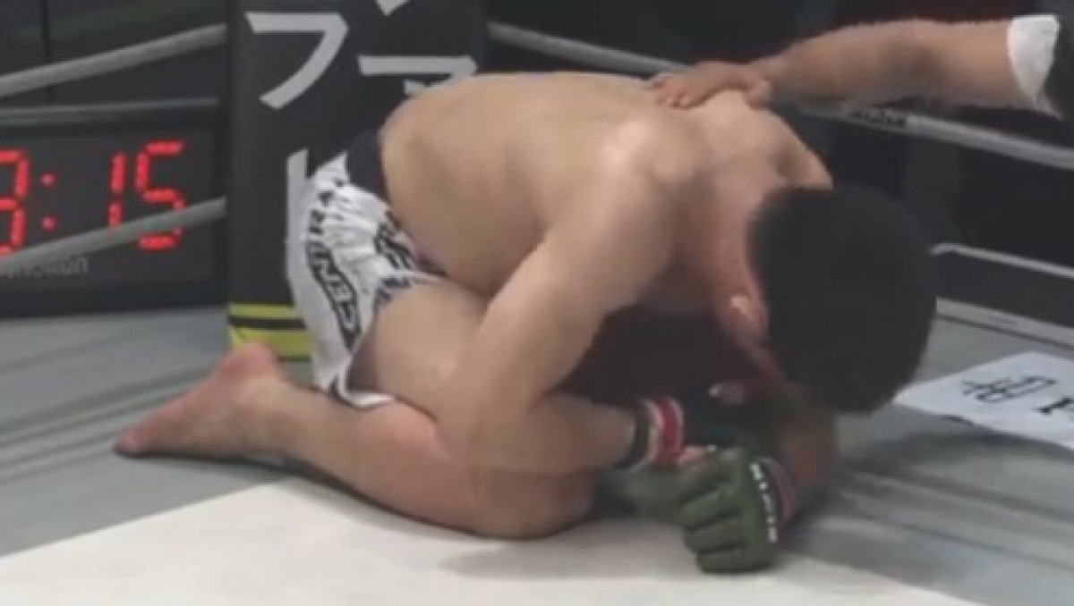 Неожиданной развязкой обернулся бой с участием казахстанца