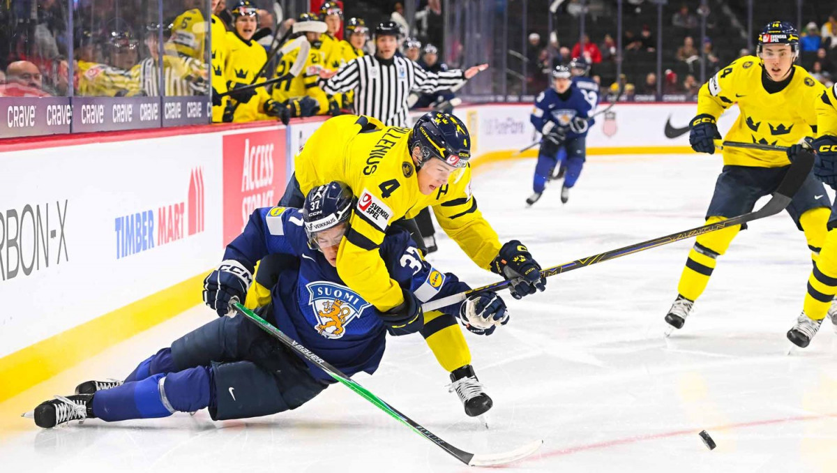 Серия буллитов определила финалиста молодёжного ЧМ по хоккею