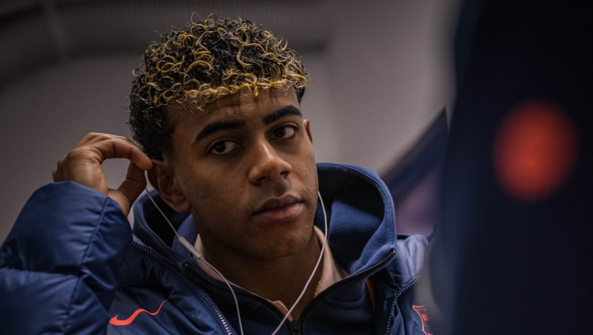 Флик посадил Ямаля в запас "Барселоны" и назвал причину