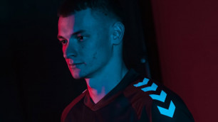 Ислам Чесноков на презентации в "Хартсе". Фото: ФК "Харт оф Мидлотиан"©