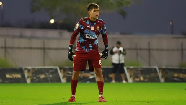 Шерхан Калмурза в матче с "Нефтчи". Фото: ФК "Кайрат"©