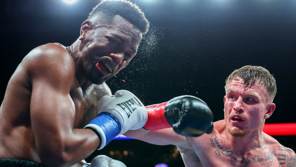 Обидчик казахстанца проиграл нокаутом в главном бою и потерял титул