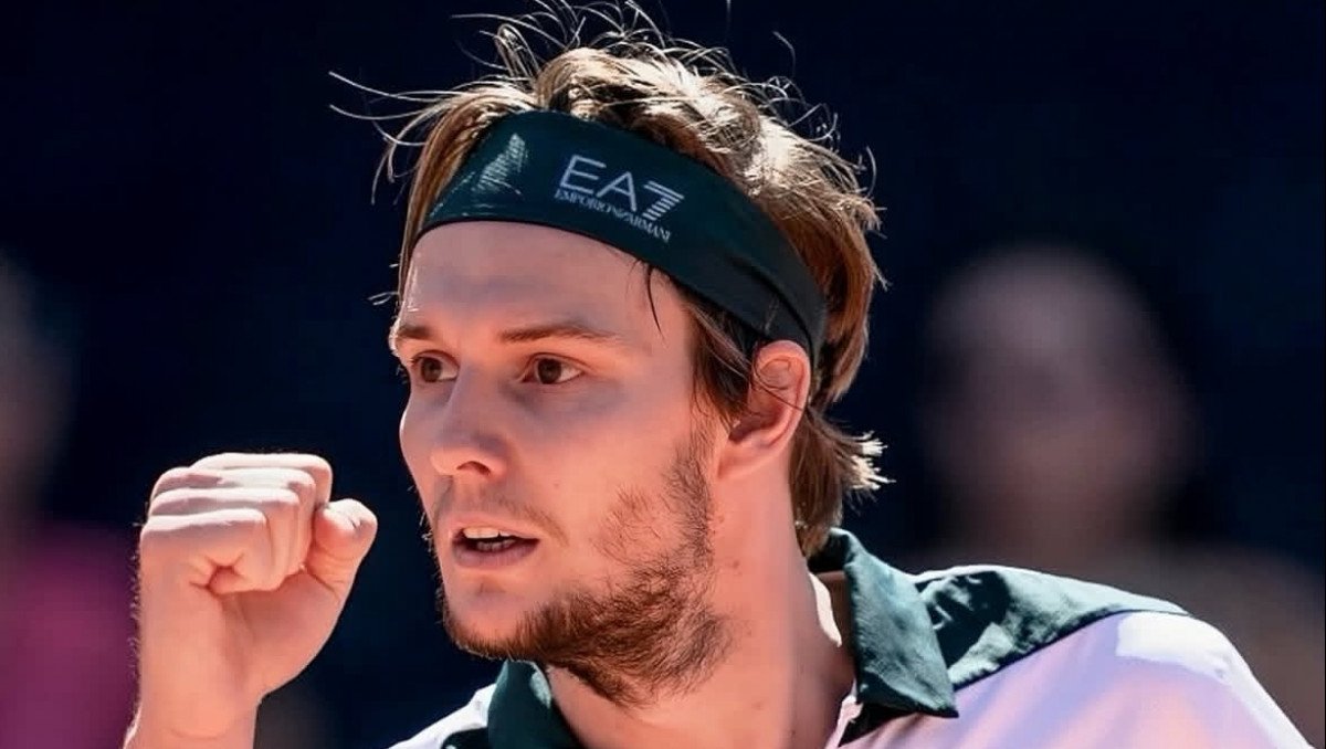 Бублик выиграл турнир в Гонконге и сотворил историю