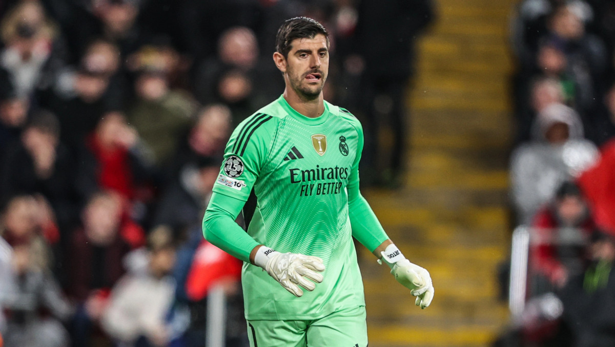 Куртуа вмешался в конфликт и предупредил звезду "Реала"